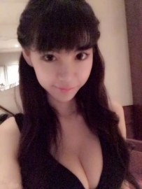 心妮 165/D/23歲  介紹：清純臉蛋床上淫蕩 呻吟聲好聽 長腿