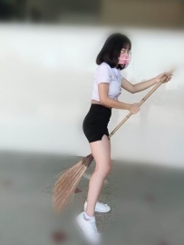 小隻學生妹 娜娜 154.43kg.19歲.B+ 無不良嗜好 無刺青 不抽煙