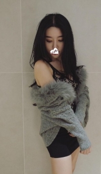 思澄 165/C/25y 日常齊B小短裙+爆乳擠奶裝 溫柔中透著點靈動...