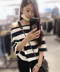 子琪  160cm  B  24歲 瘦小敢玩  服裝店小妹   近期生意不景氣...